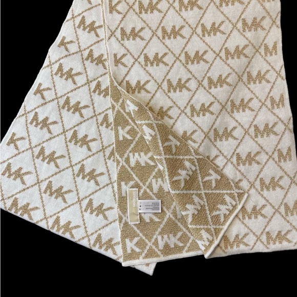 Michael Kors Cream & Gold Sparkle diamond pattern Scarf - Picture 2 of 2
